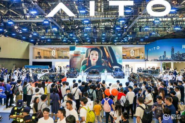 問(wèn)界M9新M9上市引爆市場(chǎng) 強(qiáng)勁大定數(shù)量背后的網(wǎng)絡(luò)技術(shù)服務(wù)賦能